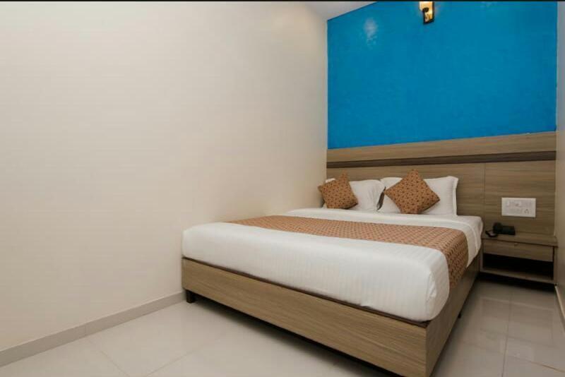 Hotel Time Gold Near Domestics Airport มุมไบ ภายนอก รูปภาพ