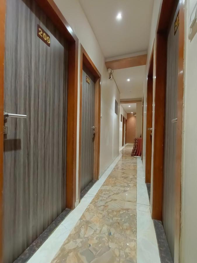 Hotel Time Gold Near Domestics Airport มุมไบ ภายนอก รูปภาพ