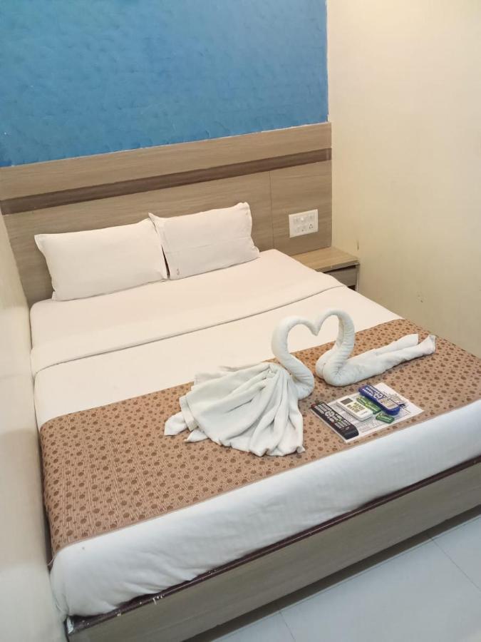 Hotel Time Gold Near Domestics Airport มุมไบ ภายนอก รูปภาพ