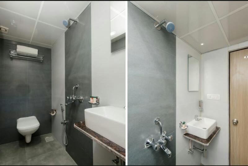 Hotel Time Gold Near Domestics Airport มุมไบ ภายนอก รูปภาพ